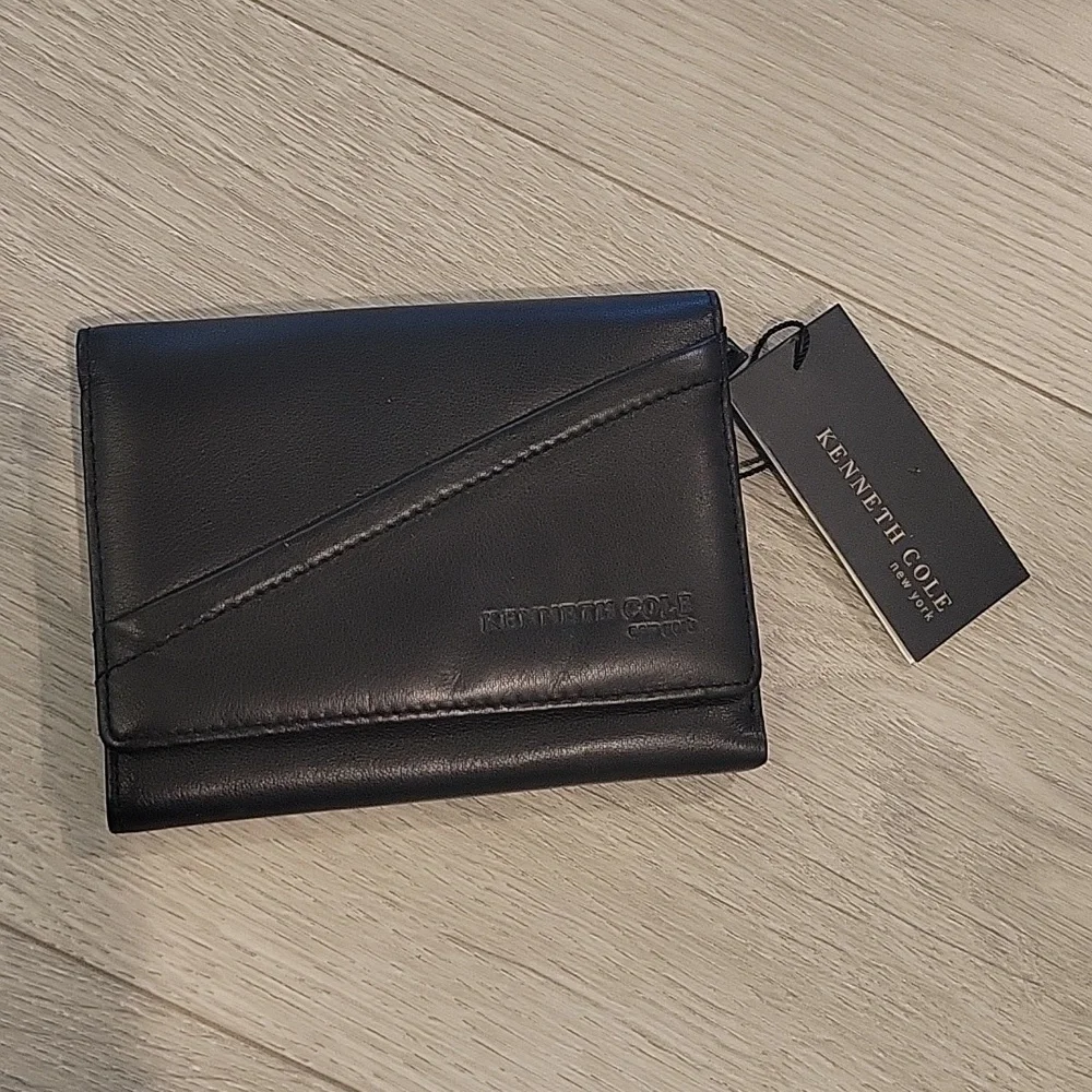 NWT Kenneth Cole Wallet